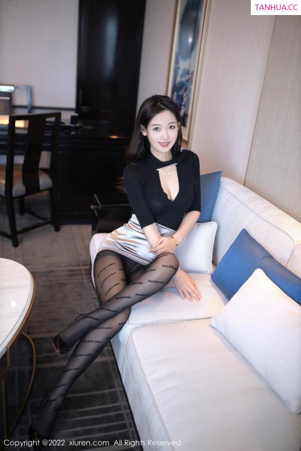 唐安琪  [XiuRen]高清写真图 2022.11.21 No.5887 唐安琪 黑丝短裙第18张图片